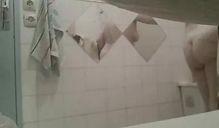 பழைய செக்ஸ் மீன்பிடி மற்றும் இளம் லெஸ்பியன் விளையாட்டுகள்